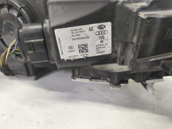 PHARE DROIT AUDI - Vue 3